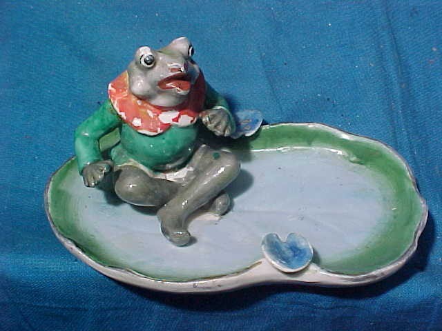 1940s FROG on LILY PAD Porcelain ASHTRAY Made in OCCUPIED JAPAN