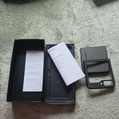 Samsung Galaxy Z Flip 6 - 256GB Steel grey Android Smartphone - GRADE A - Picture 9 of 9