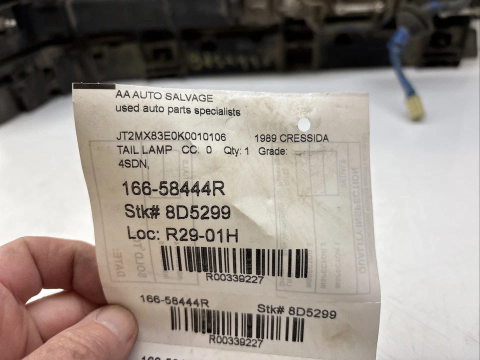 Lanterna traseira direita lateral do passageiro Toyota Cressida 1989 - Imagem 3 de 4