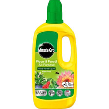 Miracle-Gro Pour & Feed Liquid Plant Food 1L – All Purpose Fertilizer for Plants 7.75 per litre