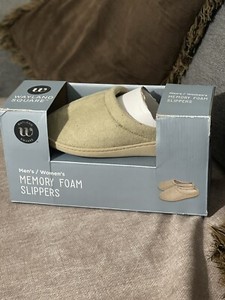 NWT unisex’s memory foam slippers great for winter Size S