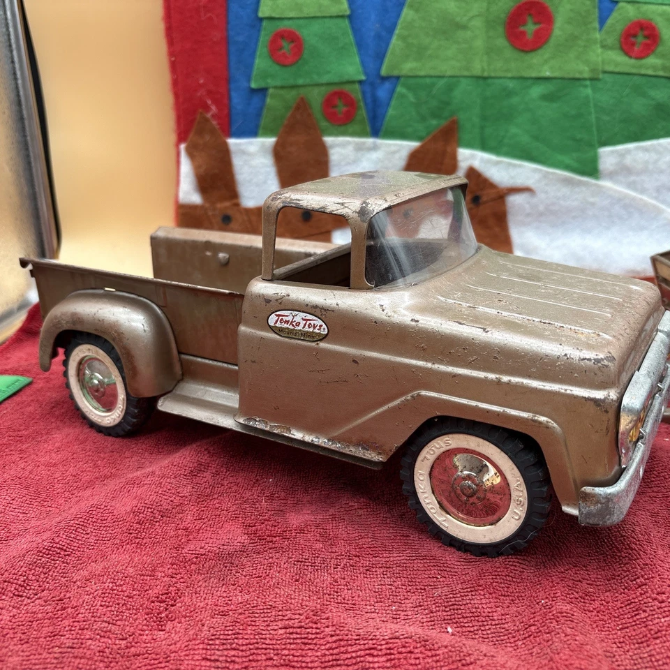 Vintage  1958 Tonka Farm Pick-Up Truck and Trailer  - Image 2 of 4