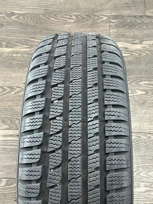 1 Stück Kumho I Zen KW27 Winterreifen 205/65 R16 95V 6,8-8mm DOT3522