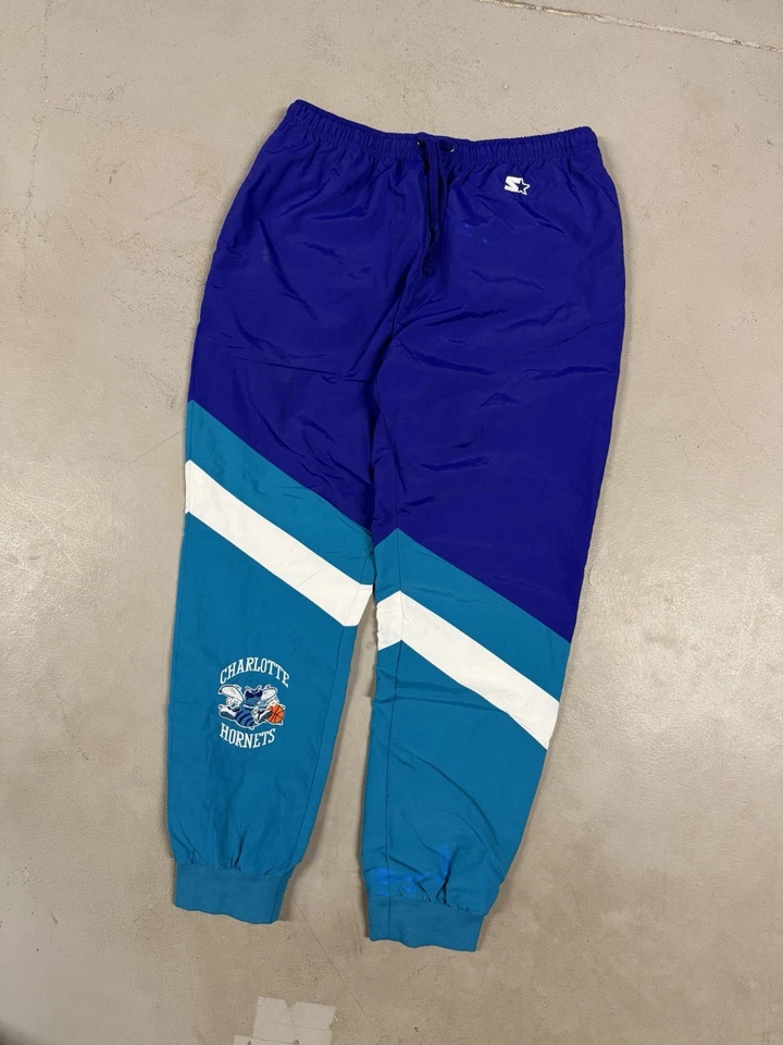 Pantalones deportivos retro esenciales vintage de los 90 para principiantes de la NBA Charlotte Hornets Foto 2 de 4