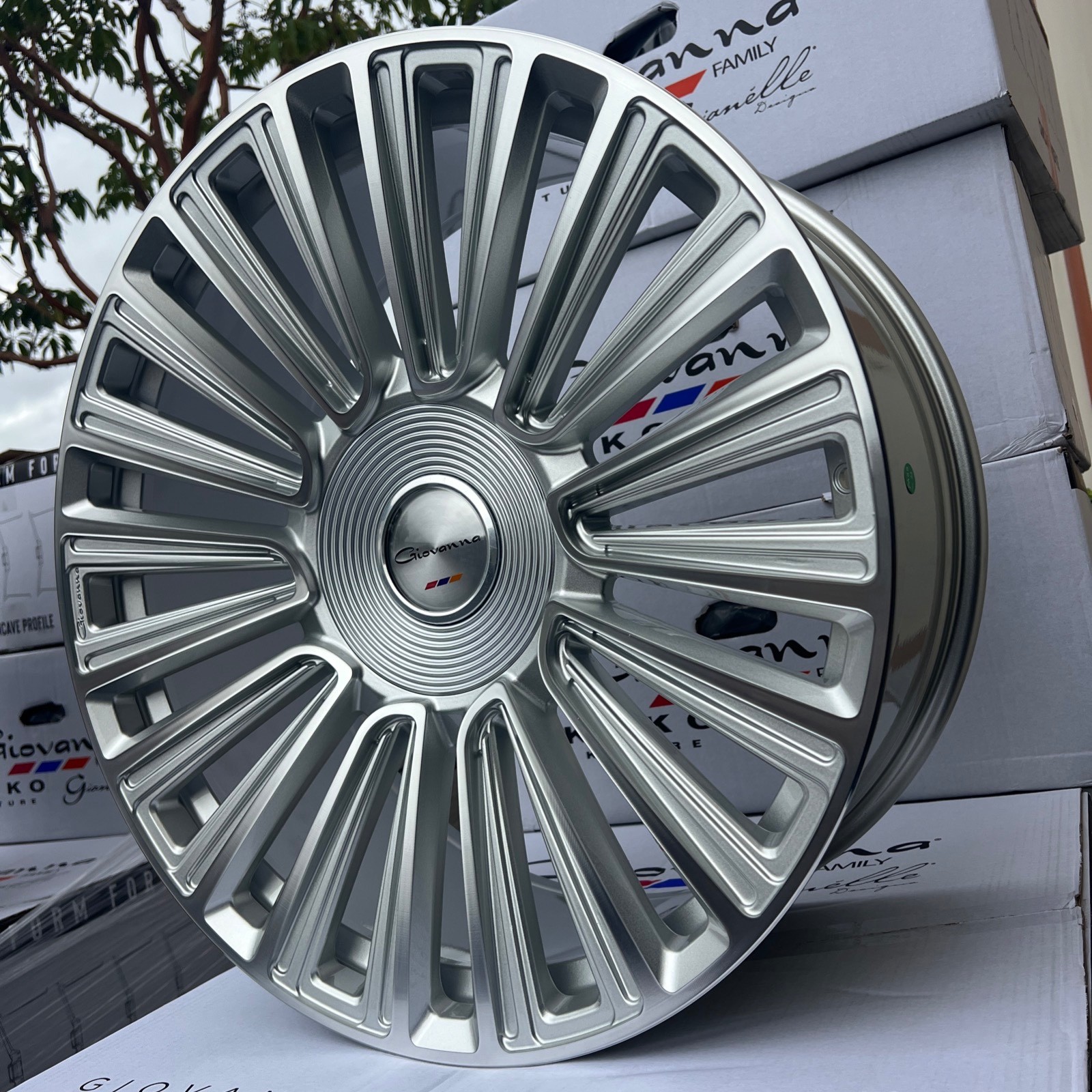 (4) 24X10 GIOVANNA TRENTO SILVER MACHINED RIM (5X120) RANGE ROVER ROLLS ROYCE X7