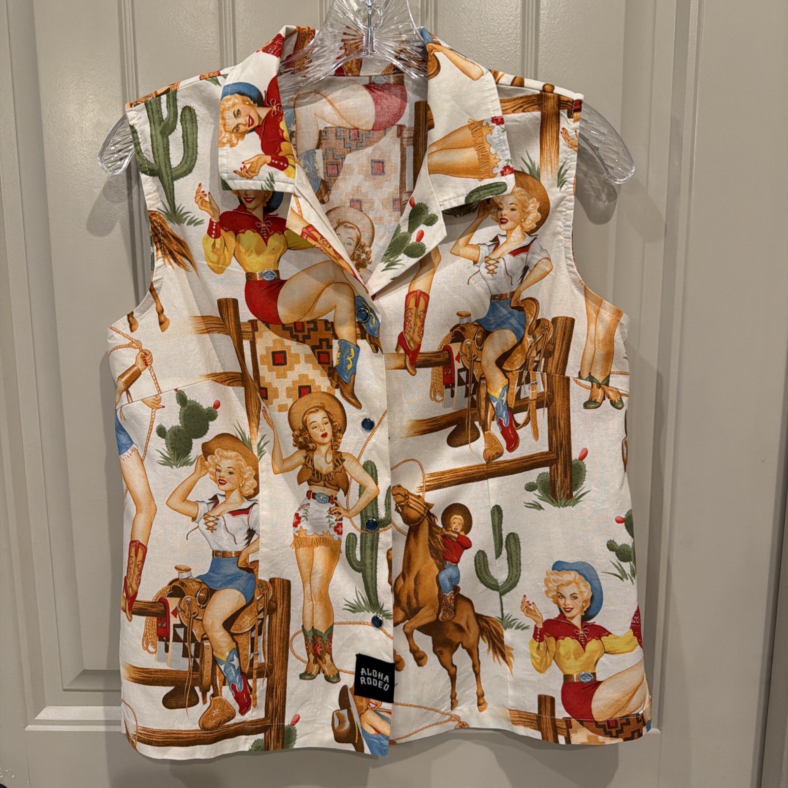 Women’s Aloha Rodeo Western Print Cowgirls Sleeveless Shirt Pearl Snap Medium