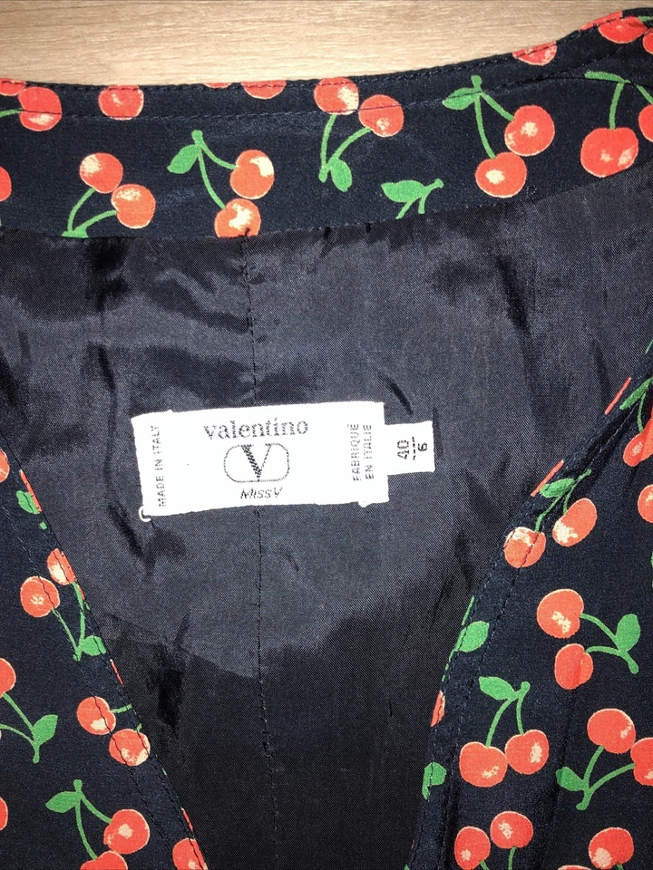 Chaleco vintage de cerezas de seda Valentino Foto 2 de 3