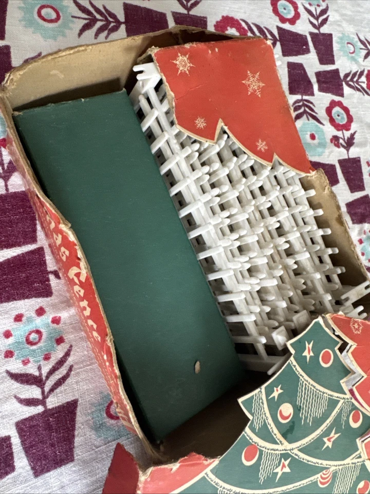 2 Vintage Bachmann Plasticville 1-C O Christmas Fence & Gate Late 40s 16pcs Each - Image 4 of 4