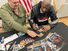 BOB LOVE Signed Chicago Bulls 1968-76 vs Cavaliers (c) B&W photo COA — photo 2