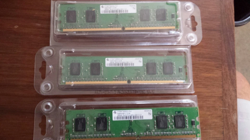 HYS64T32000HU-5-A PC2-3200U-333 256MB 1Rx16 240-pin DIMM, Non-ECC - Image 2 of 2