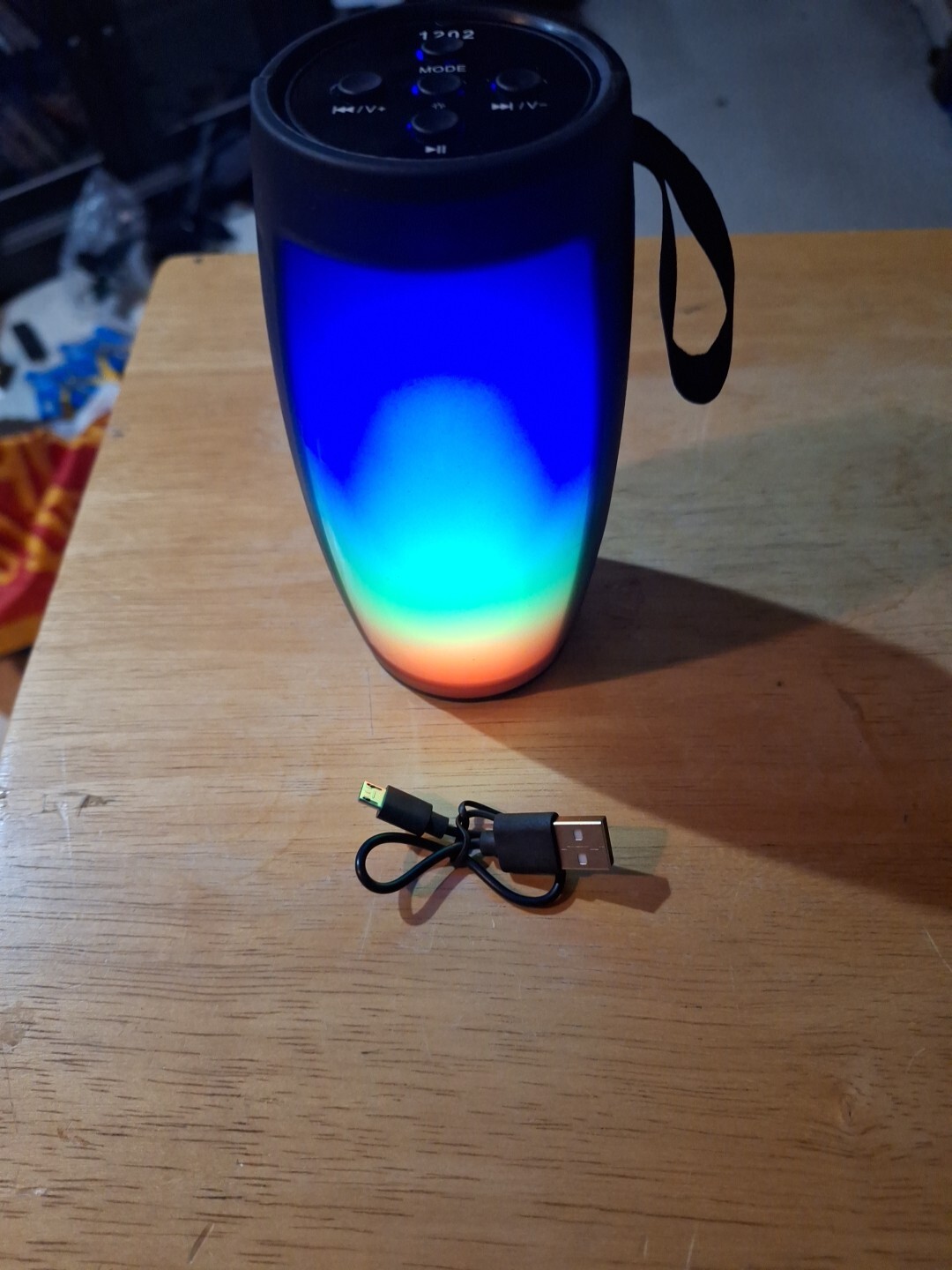 1 NEW Link bits Bluetooth Speaker with Radio. SD Card Slot/USB Port