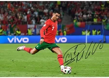 Cristiano Ronaldo Signed 8x10 Autographed Photo reprint
