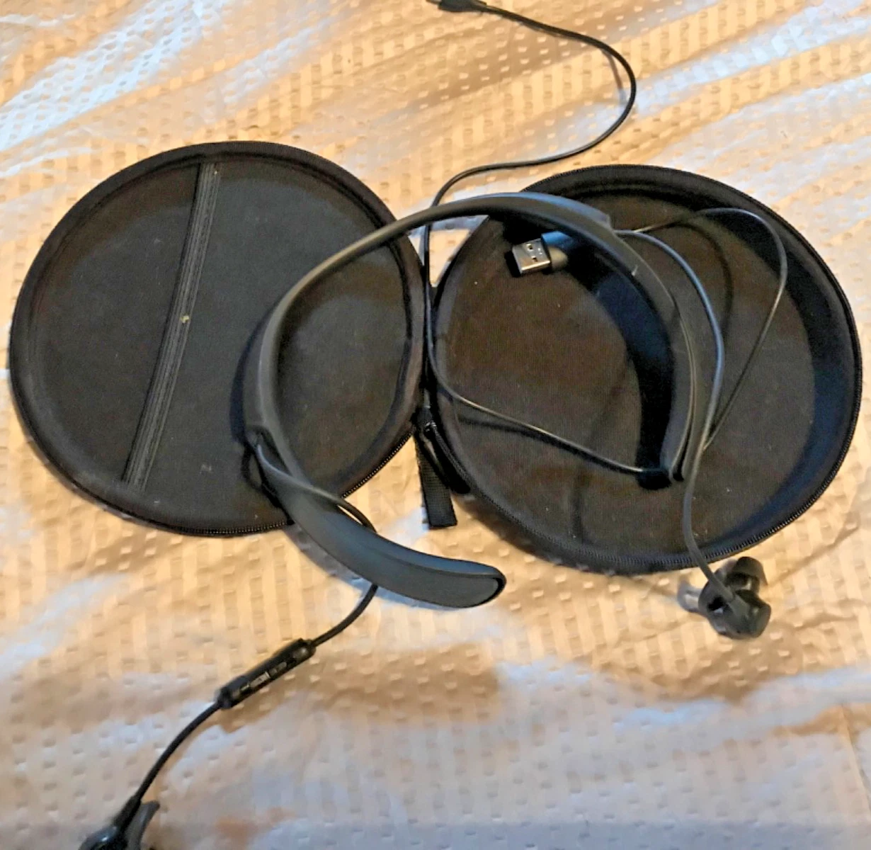 Bose QuietControl 30 Wireless Headphones Earphones Used with case