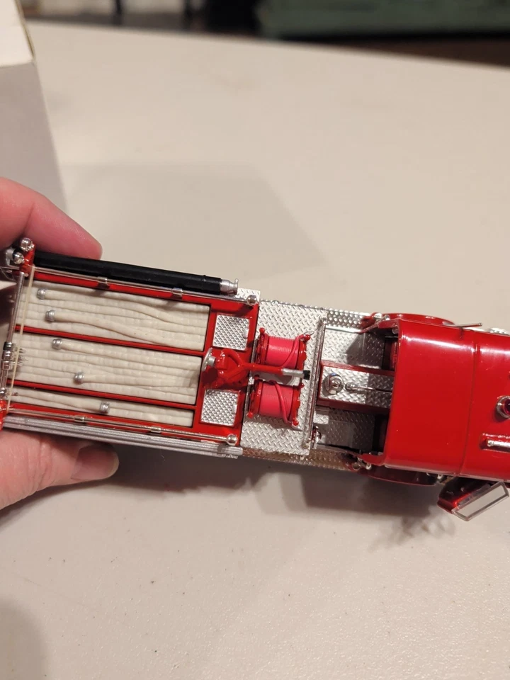 1960 Mack C Fire Pumper North Tarrytown Rescue Hose E1 1:50 by Signature Models - Image 2 of 4