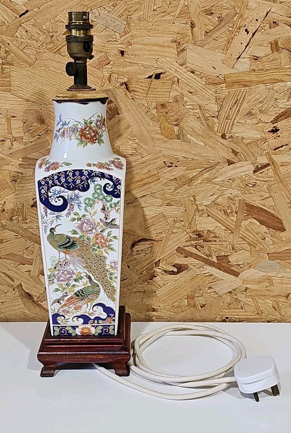 Japanese Inspired Vintage Table Lamp Home Decor Peacocks Floral Wooden Base — image 10