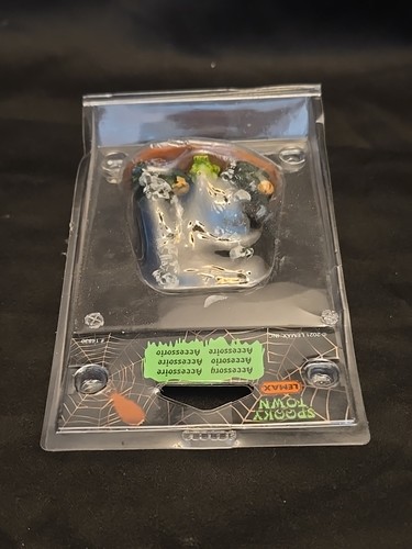Lemax SKULL CAIRNS # 14830 Halloween Spooky Town Village Accessory 2021 New - Picture 6 of 9
