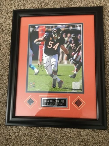BRIAN URLACHER HAND SIGNED & CUSTOM FRAMED 8''X10'' CHICAGO BEARS /GAME USED COA