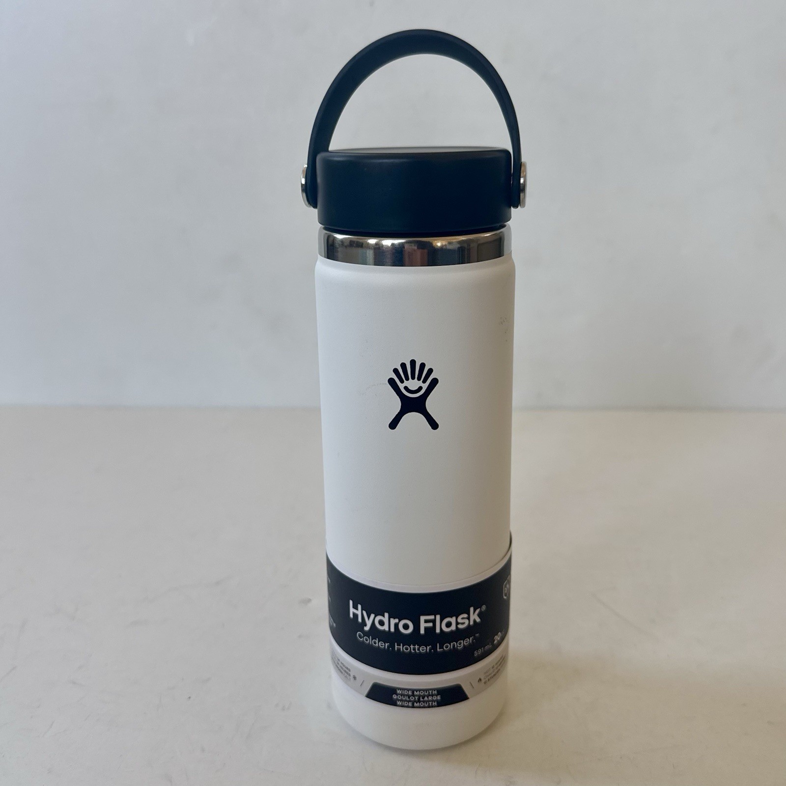 Hydro Flask 20 oz Wide Mouth with Flex Sip Lid Black Cap Whi