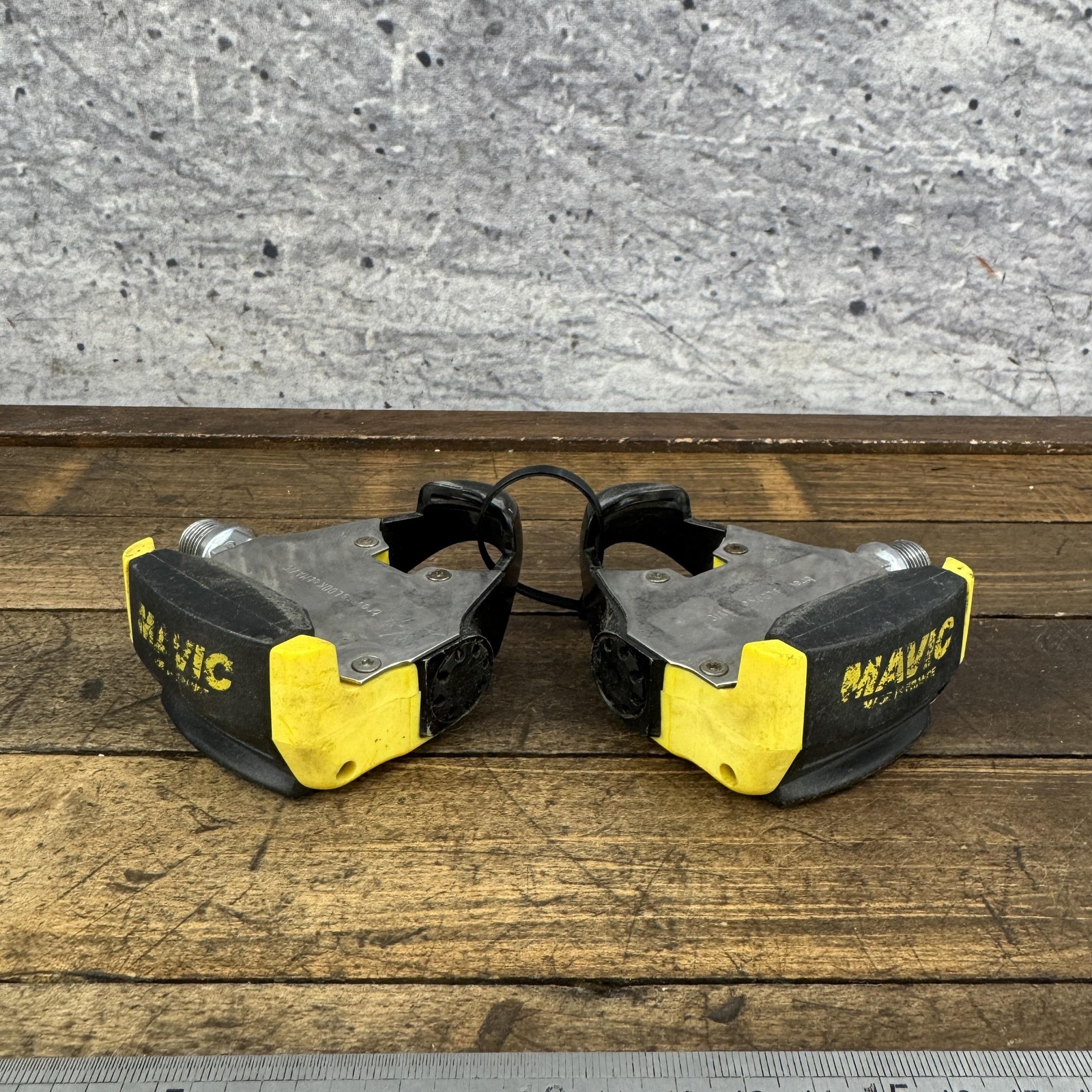 Vintage Mavic Clipless Road Bike Pedals 9/16 Yellow Pair 490