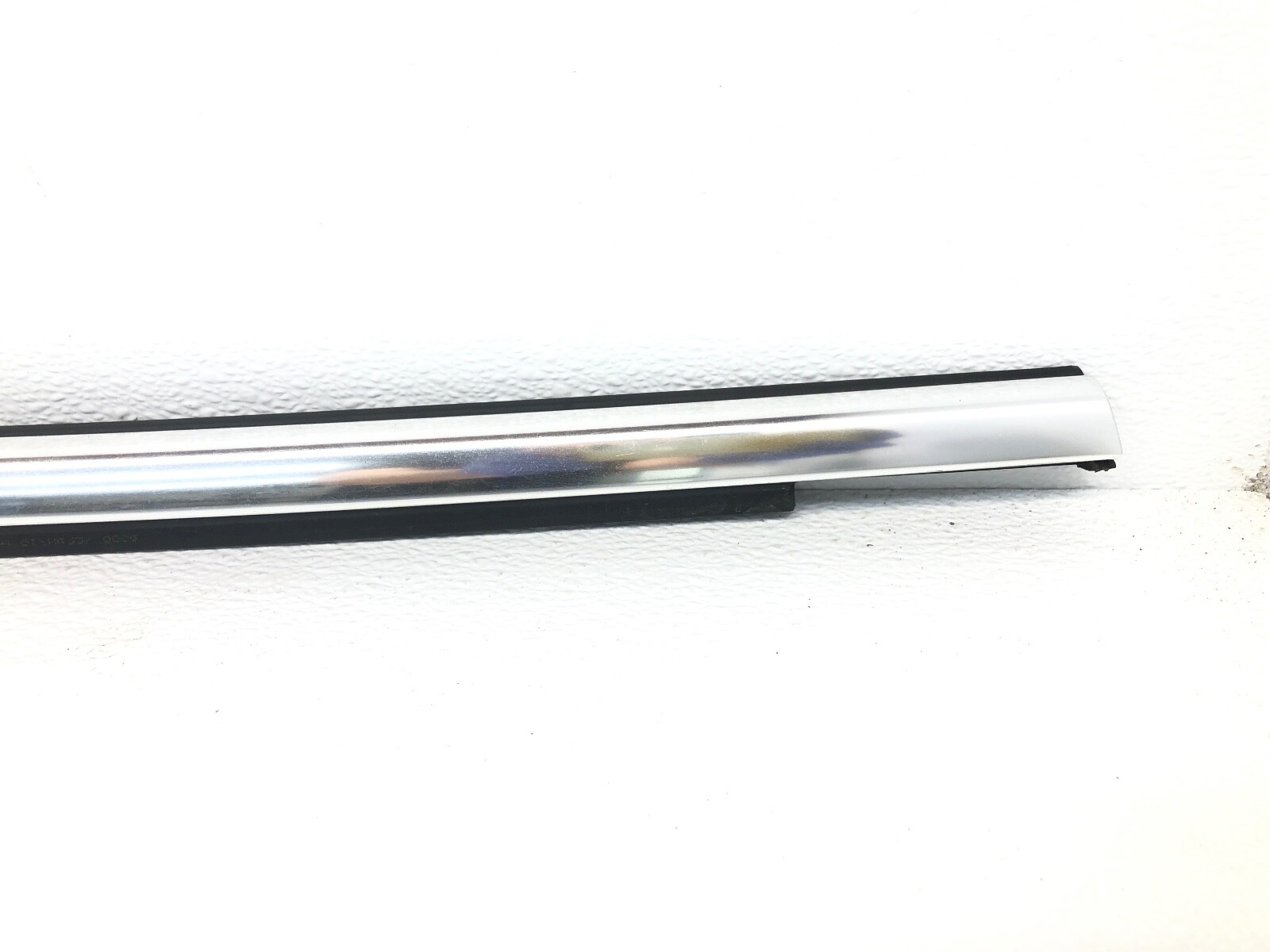 2014-2020 MASERATI QUATTROPORTE RIGHT PASS REAR DOOR WINDOW BELT MOLDING OEM.