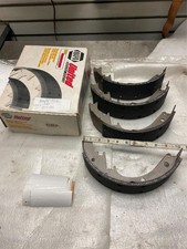 NAPA AE-473-R Drum Brake ShoeS 1976-2002 Cadillac Chevrolet GMC c1500 Suburban