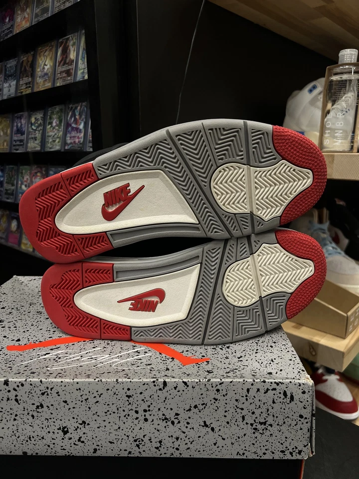 Jordan 4 Retro Bred Reimaginado Talla 10, seminuevo Foto 3 de 4