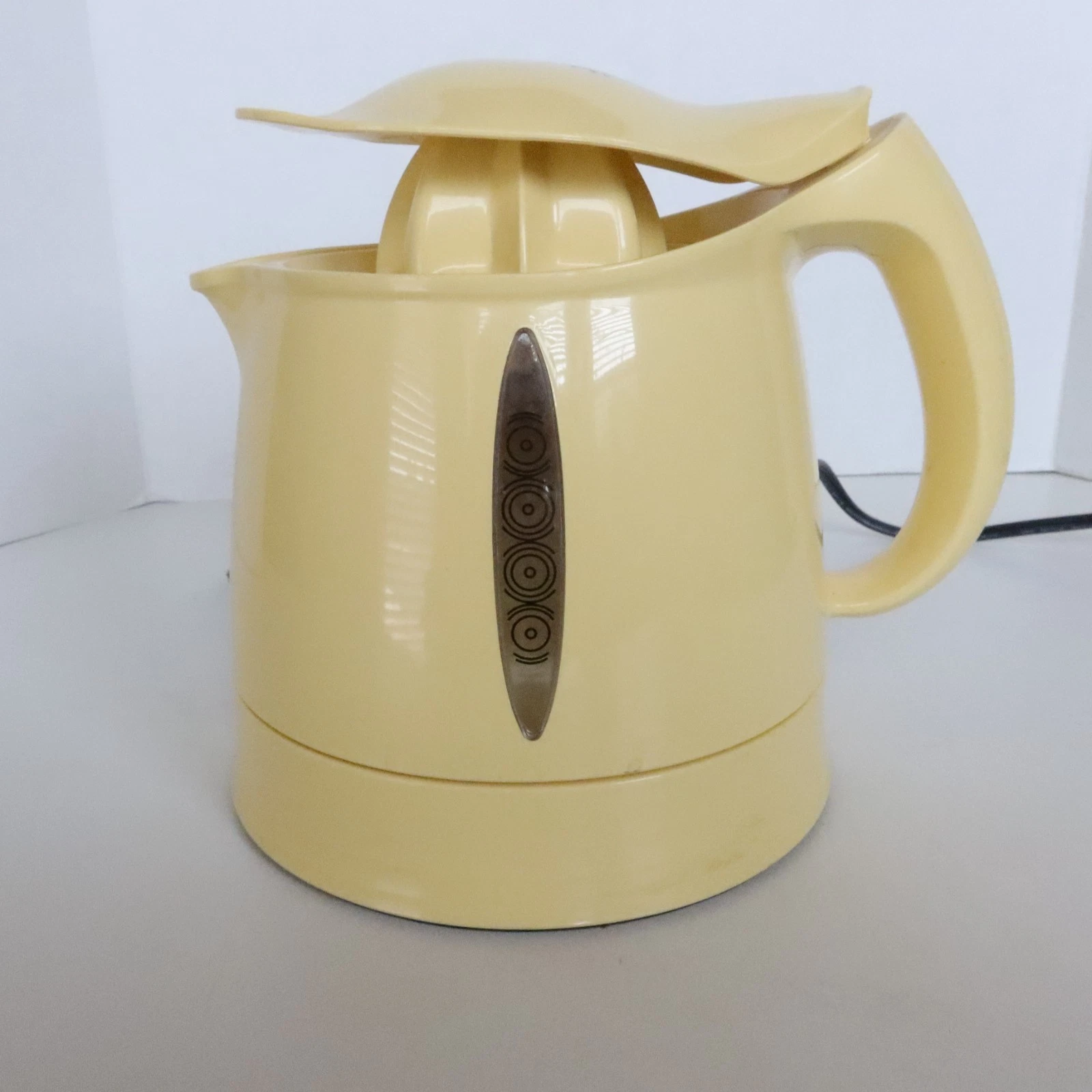 Genuine Fiesta Citrus Juicer Yellow 32 oz Electric Works CJ-110Y w/ Cord Storage