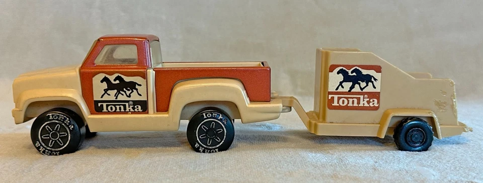 Camioneta pickup Tonka 1979 de metal y plástico con remolque para caballos Foto 2 de 4