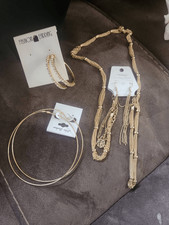 Bundle 4 pieces of fashion jewelry