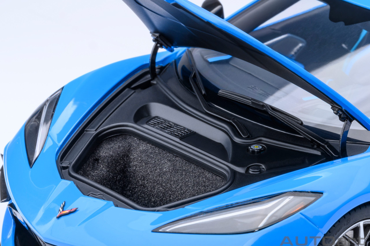 CHEVROLET CORVETTE C8 Z51 STINGRAY COUPE RAPID BLUE 1:18 by