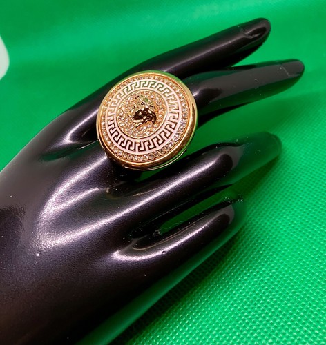 SALE - Dazzling Gianni Versace Crystal Medusa Ring Gold-Plated Size 7-1/2 Unisex - Picture 15 of 18
