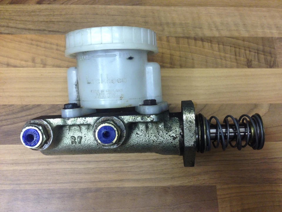 Cilindro maestro de freno Triumph Stag Recon se vende a cambio Foto 2 de 2