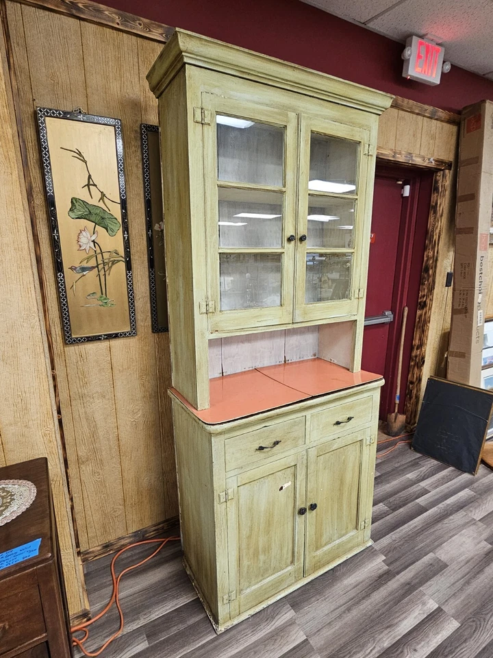 Antiguo vitrina de almacenamiento de pino de granja rural sureño primitivo verde cabaña Foto 2 de 4