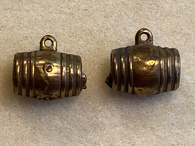 Lot of 2 Vintage Seagram s Ancient Bottle Gin Barrel Cask Gold Tone Metal Charms