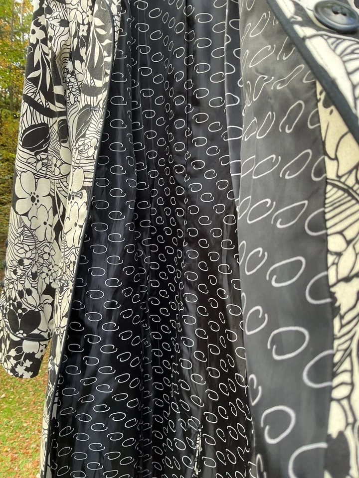 Trench Jacket OSCAR DE LA RENTA blanco y negro floral 12 Foto 4 de 4