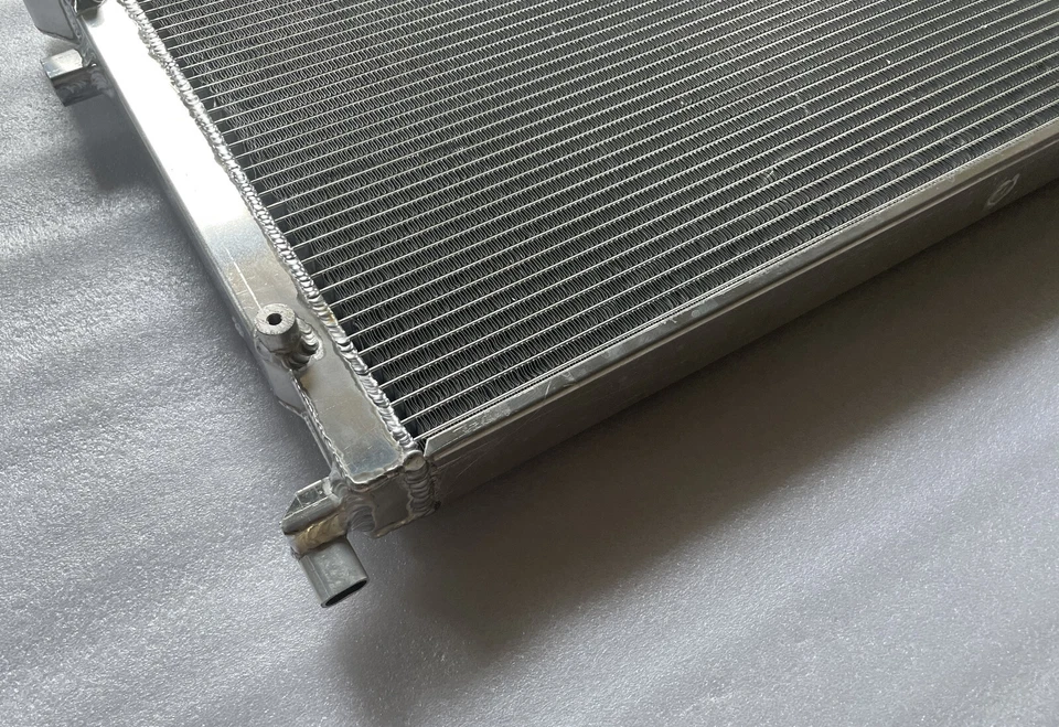 👍Radiador de aluminio apto para Audi A3 RS3 8P, TT RS 8J 2.5 TFSI 2010-2013 OE#8J01251B Foto 4 de 4