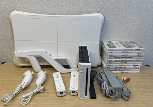 Wii console bundle, wii board, 10 wii games, 2 wii controllers, 2 wii joysticks - Picture 1 of 23