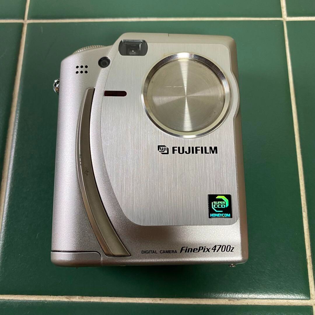 FUJIFILM FinePix 4700z Digital Camera 4.3MP Limited Silver FUJIFILM FinePix 4700z Digital Camera 4.3MP Limited Silver