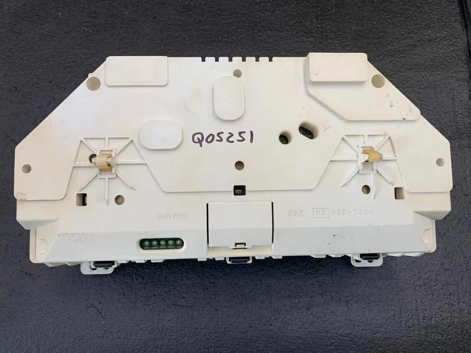 * Приборная панель спидометра 2004 и 2005 Suzuki Vitara 167 646 миль 4x2 XL-7 - Изображение 2 из 3