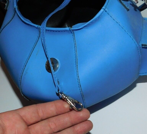 BEAUTIFUL PREOWNED PYLONES TEA BAG BLUE PURSE TEAPOT DESIGN - Picture 6 of 9