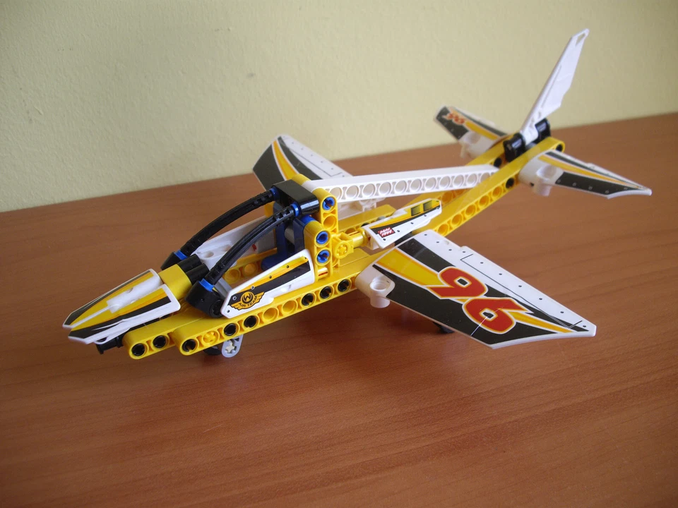 LEGO Technic 42044 Display Team Jet, foto 2 de 5