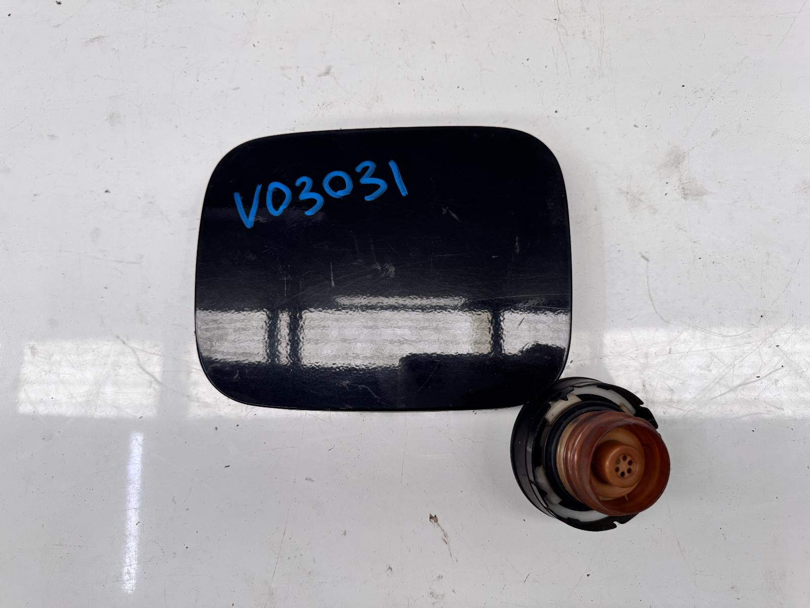 Toyota Kluger Fuel Door MCU28 10/2003-04/2007