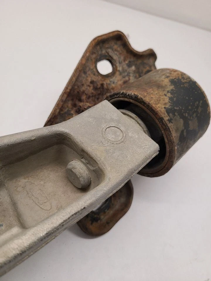 2003 2004 2005 2006 CROWN VICTORIA Driver braço de controle inferior dianteiro - Imagem 3 de 4