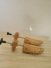 FootFitter Professional Shoe Stretcher Pair Mens M/Xl Plugs For Holes Not Includ