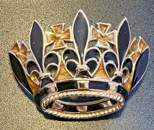 Vintage Signed Trifari Gold Tone Black  Gold Enamel Fleur De Lis Crown Brooch