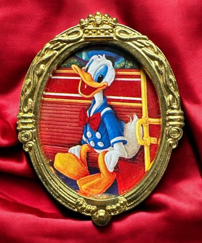 Disneyland - Character-of-the-Month Series (2000) - Donald Duck Pin (LE 500)