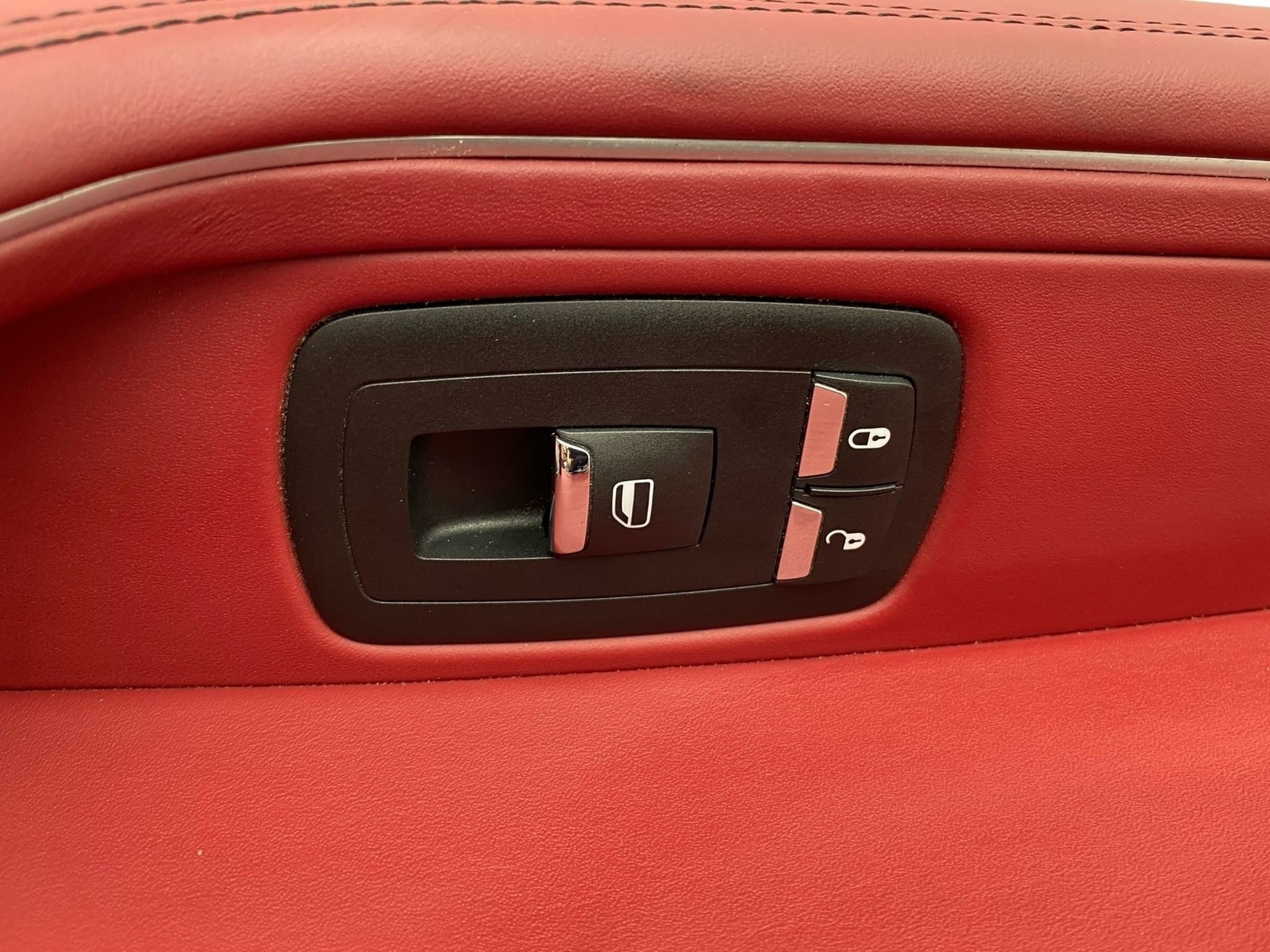2017-2022 MASERATI LEVANTE M161 REAR LEFT INNER DOOR TRIM PANEL | RED *INDENTS*