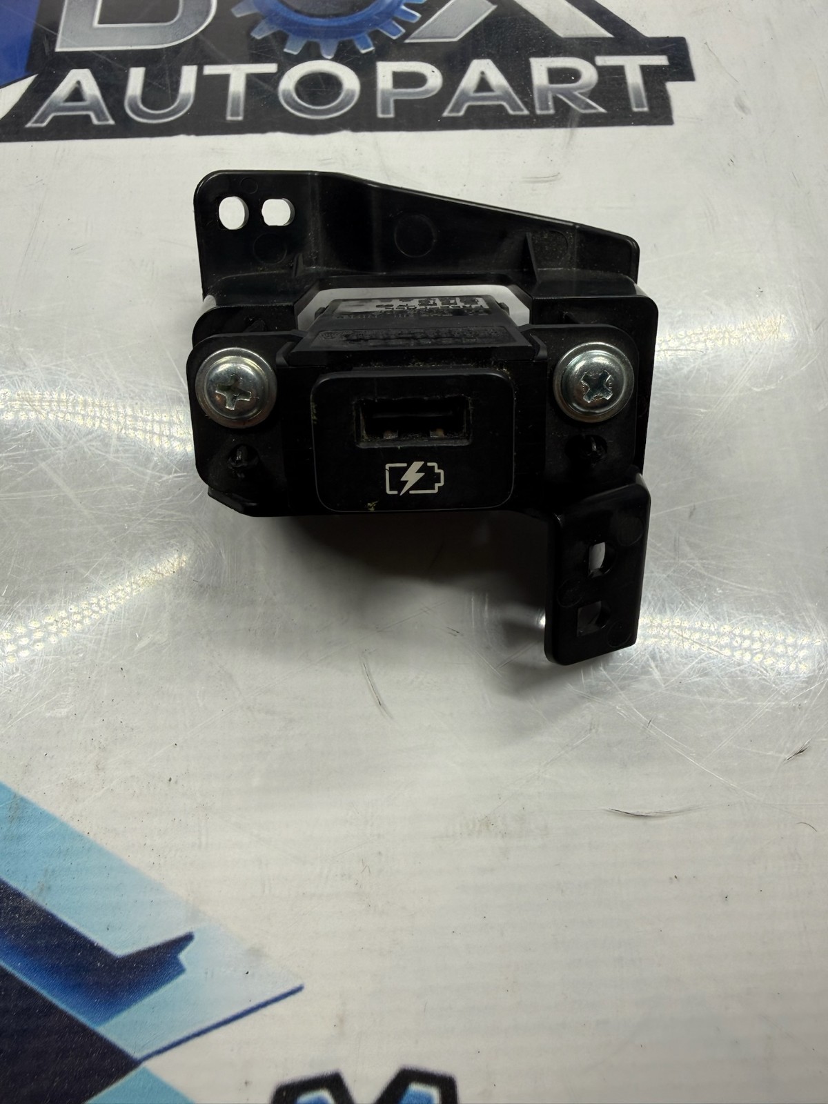 2017-2024 NISSAN ROGUE CENTER CONSOLE USB POWER OUTLET PORT CBC0033030010 OEM