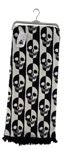 Docofil Reversible Halloween Black & White Throw Blanket 51" x 67" Skulls Fringe - 第 1/4 張圖片