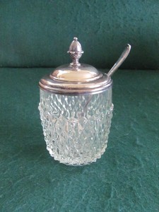 condiment jar with spoon